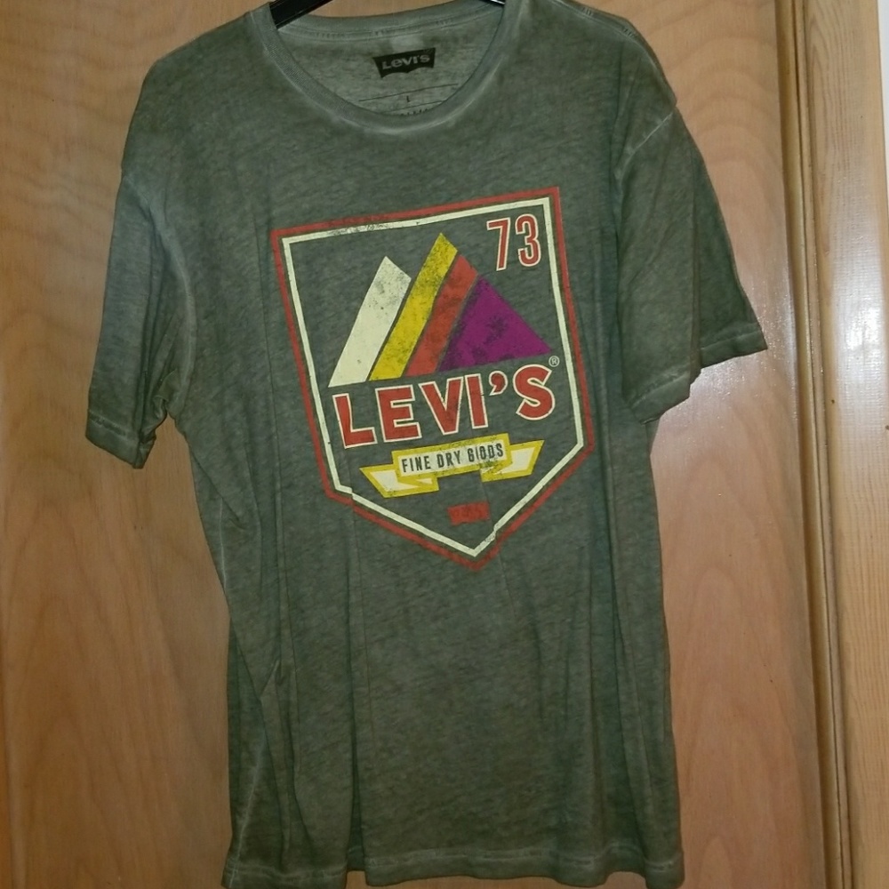 Levi's t-shirt